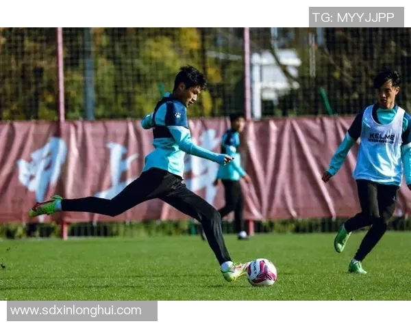 西安羽毛球队在亚运会积分榜上以77分稳居第一名展现强劲实力