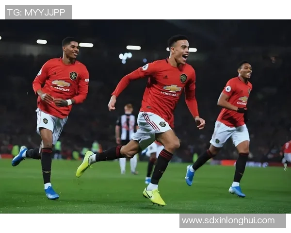 视频记录下足球明星逆境中被救助的感人瞬间